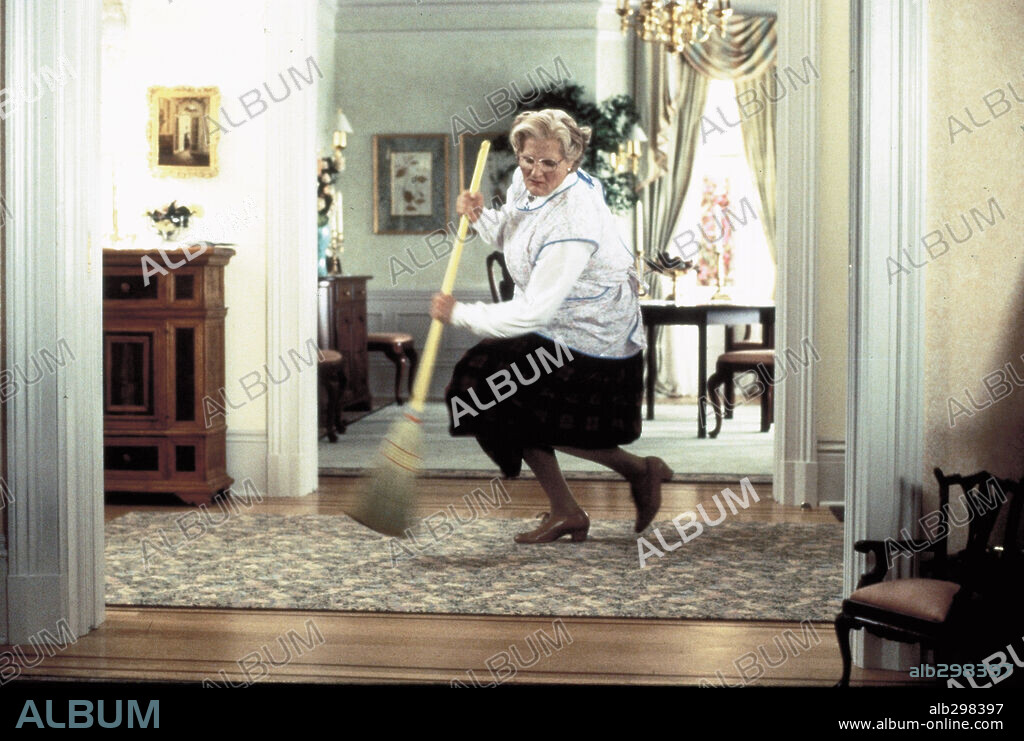 ROBIN WILLIAMS in MRS. DOUBTFIRE, 1993, directed by CHRIS COLUMBUS. Copyright 20TH CENTURY FOX.