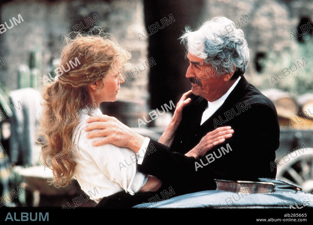 GREGORY PECK and JANE FONDA in OLD GRINGO, 1989, directed by LUIS PUENZO. Copyright COLUMBIA PICTURES.
