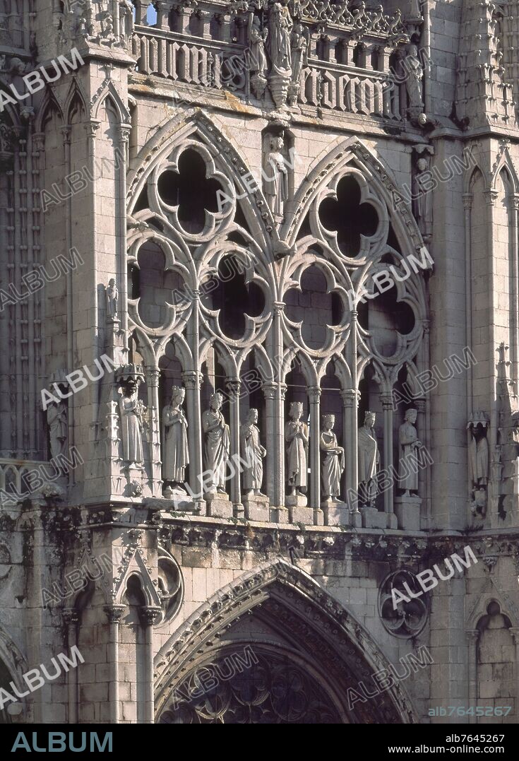 DETALLE DE LA FACHADA PRINCIPAL DE LA CATEDRAL DE BURGOS - PUERTA DE SANTA MARIA/REAL/PERDON - SIGLO XIII.