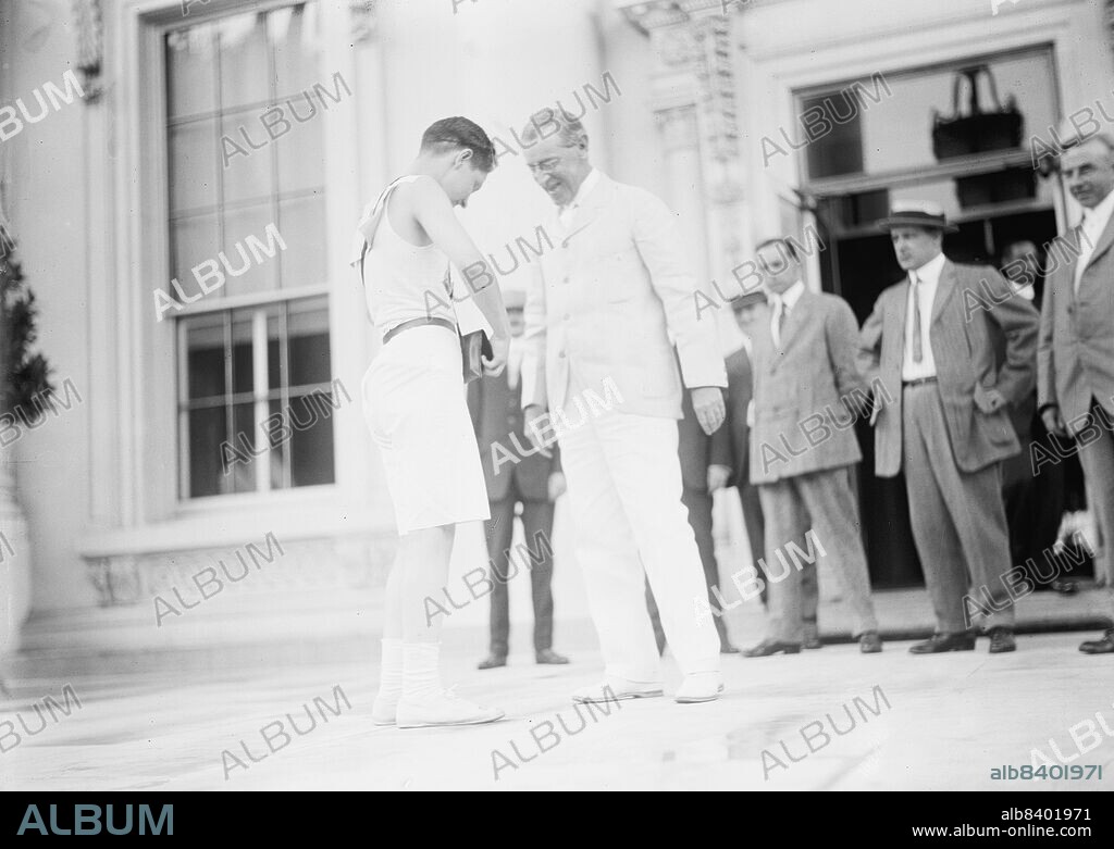 HARRIS & EWING. Boy Scouts - Relay Race Starting At White House, Fred Reed Shaking Hands with President Wilson, 1913.