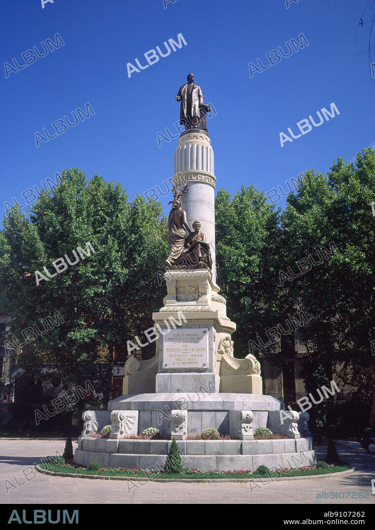JOSE GRASES RIERA 1850-1919 Y JOAQUIN BILBAO 1864. MONUMENTO A CANOVAS DEL CASTILLO 1901- BASAMENTO DE GRASES RIERA.