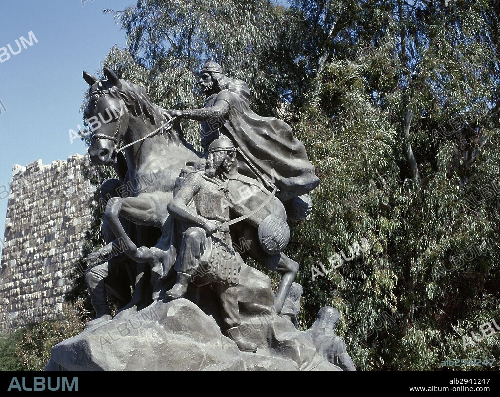 SALADINO I (Tikrit, 1138-Damasco, 1193). Su verdadero nombre era al-Malik al-Nasir Yusuf. Sultán ayyubí de Egipto (1171-1193) y Siria (1174-1193). Unificó el Islam y venció en las Cruzadas. Estatua del sultán. DAMASCO. SIRIA.