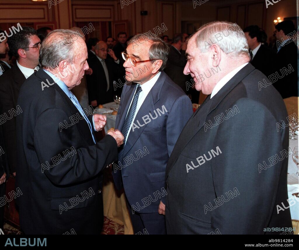 22 mayo 2000. Madrid..22..5..00..Encuentro empresarial de Abc con Manuel Fraga...Fotos Ernesto agudo y Chema Barroso.Archdc..Fraga, Martin Villa e Isidoro Alvarez....