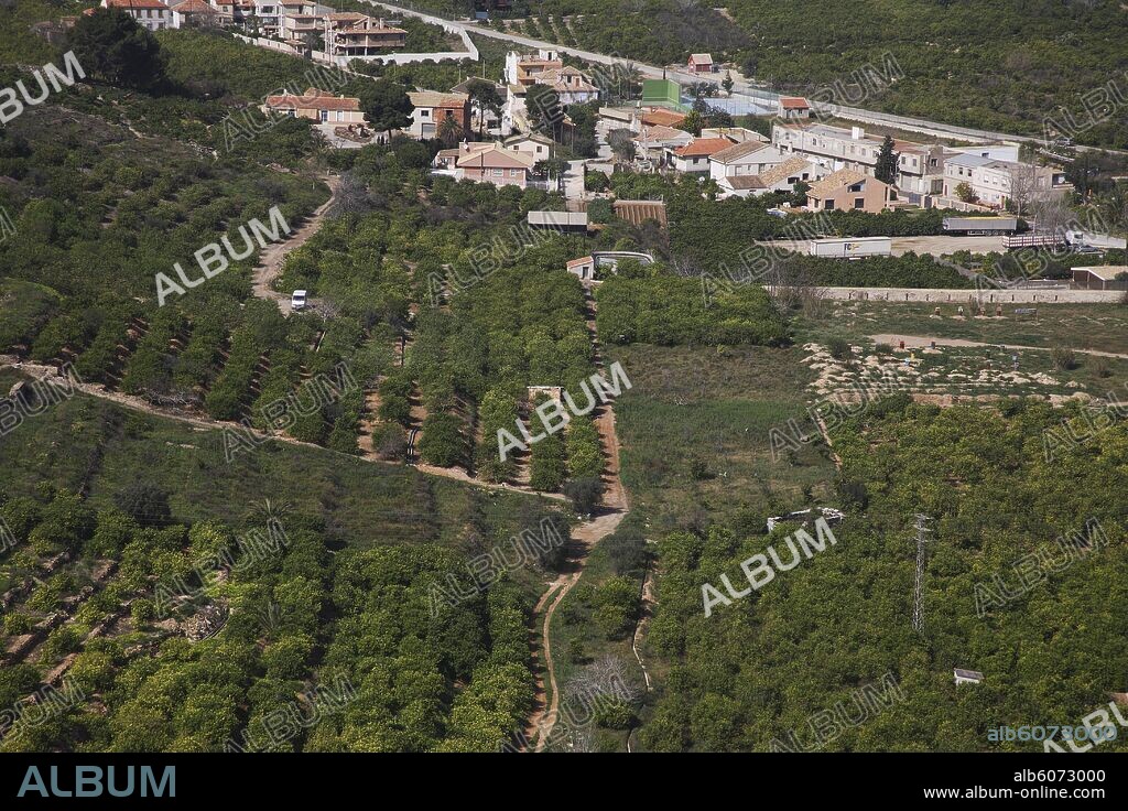 Monteagudo; huerta (urbanizada) vista desde lo alto del castillo.