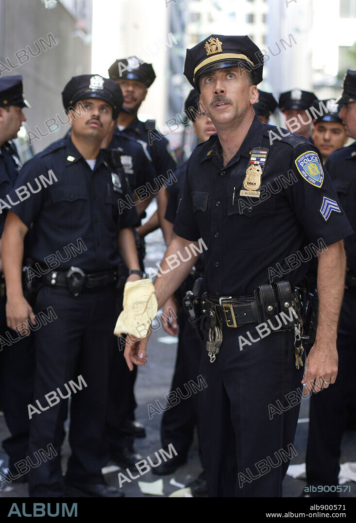 NICOLAS CAGE y MICHAEL PENA. MICHAEL PEÑA y NICOLAS CAGE en WORLD TRADE CENTER, 2006, dirigida por OLIVER STONE. Copyright PARAMOUNT PICTURES / DUHAMEL, FRANÇOIS.