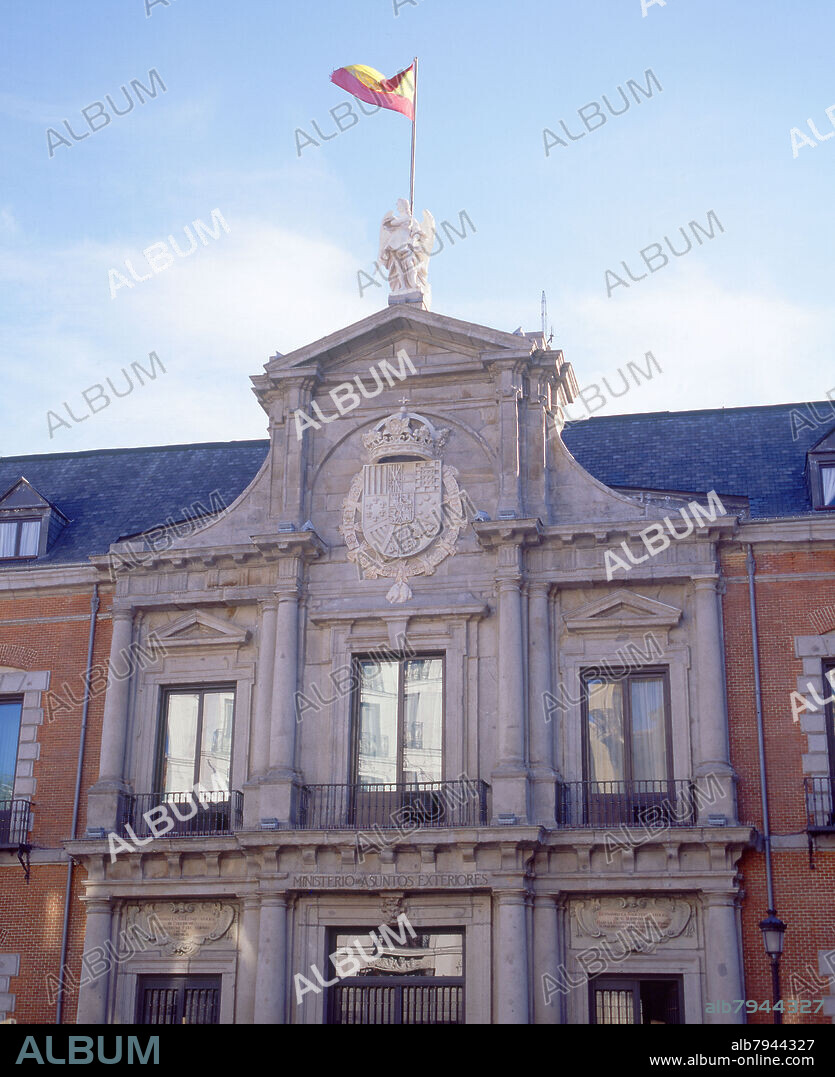 JUAN GOMEZ DE MORA (1586-1646). EXTERIOR - FACHADA DEL ANTIGUO PALACIO DE SANTA CRUZ- CARCEL DE CORTE- S XVII - FOTO AÑOS 00.
