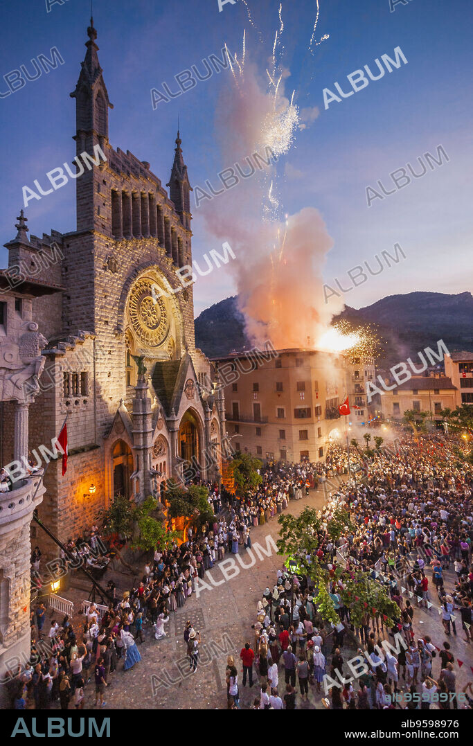 Moros y cristianos, "Es Firó", Plaza De Sa Constitució, Soller, Sierra de Tramuntana, Mallorca, balearic islands, spain, europe.