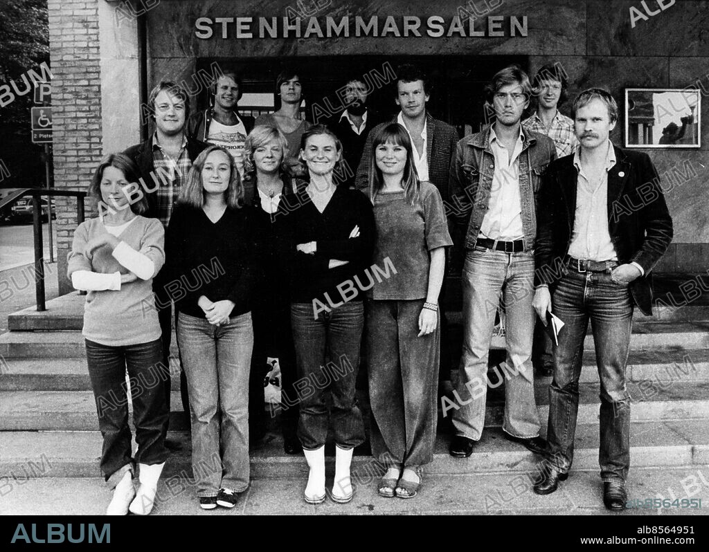 Göteborg - 1967 - Stadsteatern - Skolteaterns trupp - Övre raden: Christer Fjellström - Rolf Holmgren - Sven Fransson - Ulf Dohlsten - Petter Westfelt - Roger Christiansson - Eva Bergman - Eva Frithiofsson - Marienett Dahlin - Kristina Kallin - Maria Hedborg - Dag Malmberg - Torsten Jurell *** Local Caption *** GT. KAMERAREPORTAGE.