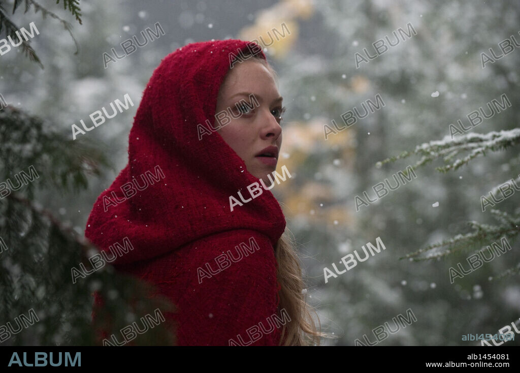 AMANDA SEYFRIED in RED RIDING HOOD, 2011, directed by CATHERINE HARDWICKE. Copyright WARNER BROS. PICTURES.