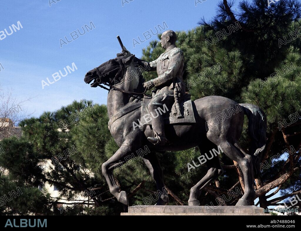 JOSE CAPUZ (1884-1964). ESTATUA ECUESTRE DEL GENERAL FRANCO SITUADA EN LA PLAZA DE SAN JUAN DE LA CRUZ - 1964.