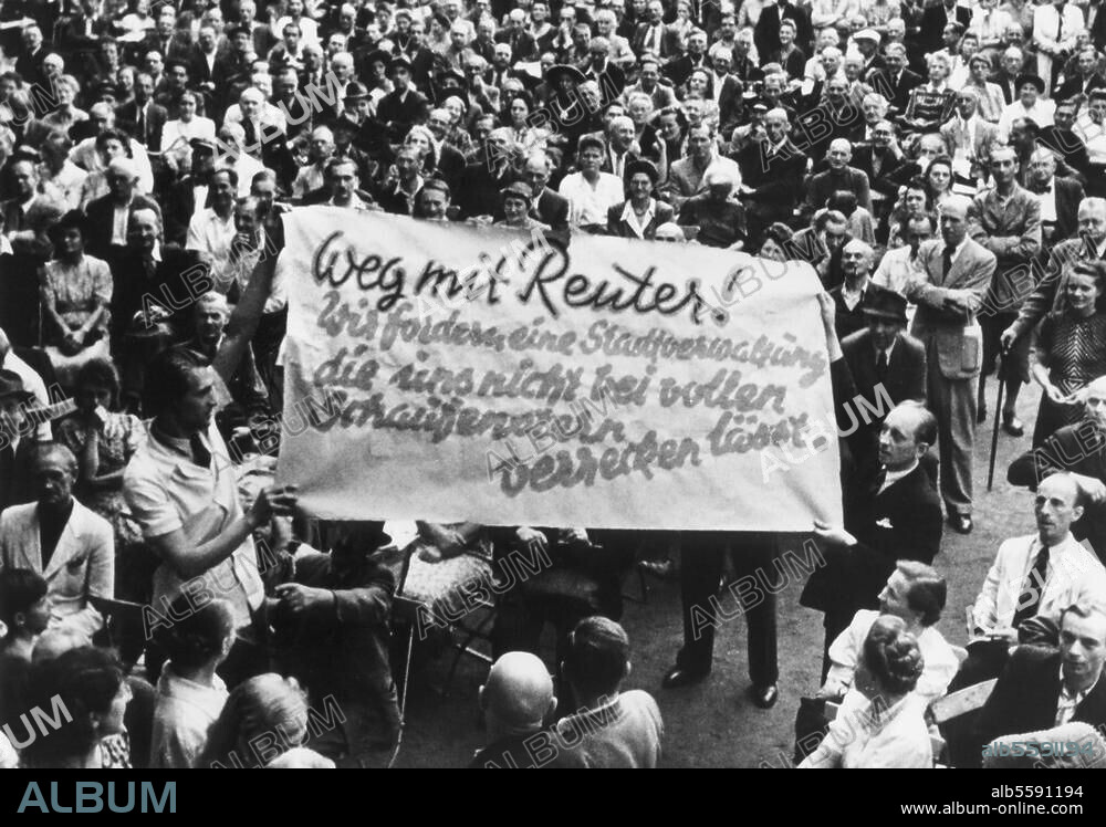 Berlin, 23. Juni 1948. Währungsreform. Demonstration von Währungsgeschädigten. Foto (Johann Willa).