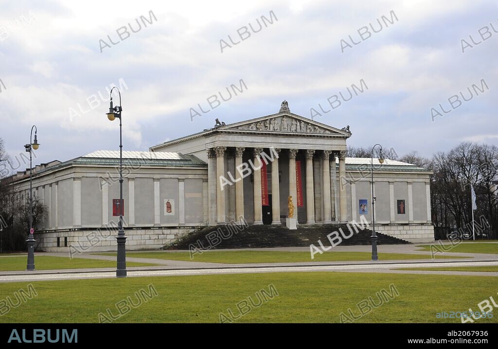 MUSEO DE LA ANTIGUEDAD (ANTIKENSAMMLUNGEN). Edificio neoclásico ubicado en la Konigsplatz (Plaza del Rey). Kunstareal (Barrio del Arte). Munich. Baviera. Alemania. Europa.