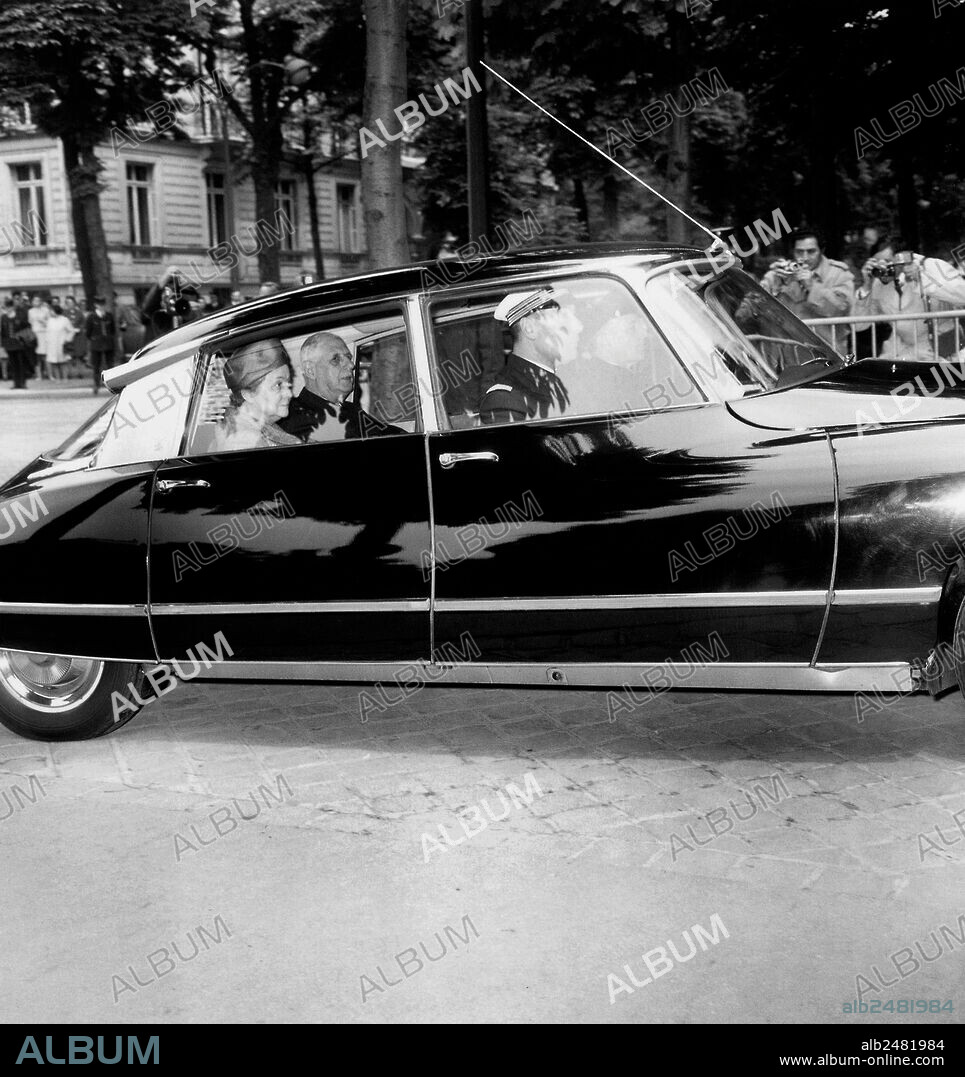 french president De Gaulle and his wife arriving at Elysee Palace in the DS car for minister council may 30, 1968.