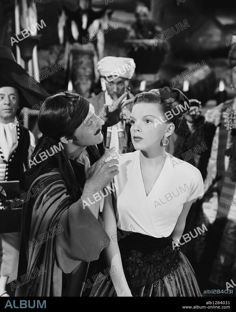 GENE KELLY y JUDY GARLAND en EL PIRATA, 1948 (THE PIRATE), dirigida por VINCENTE MINNELLI. Copyright M.G.M.