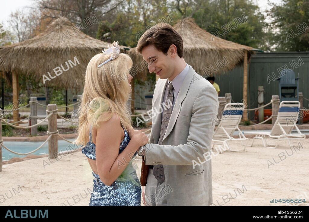KIRSTEN DUNST et THEODORE PELLERIN dans ON BECOMING A GOD IN CENTRAL FLORIDA, 2019, réalisé par CHARLIE MCDOWELL, JEREMY PODESWA, RODMAN FLENDER et SO YONG KIM. Copyright SHOWTIME NETWORKS.
