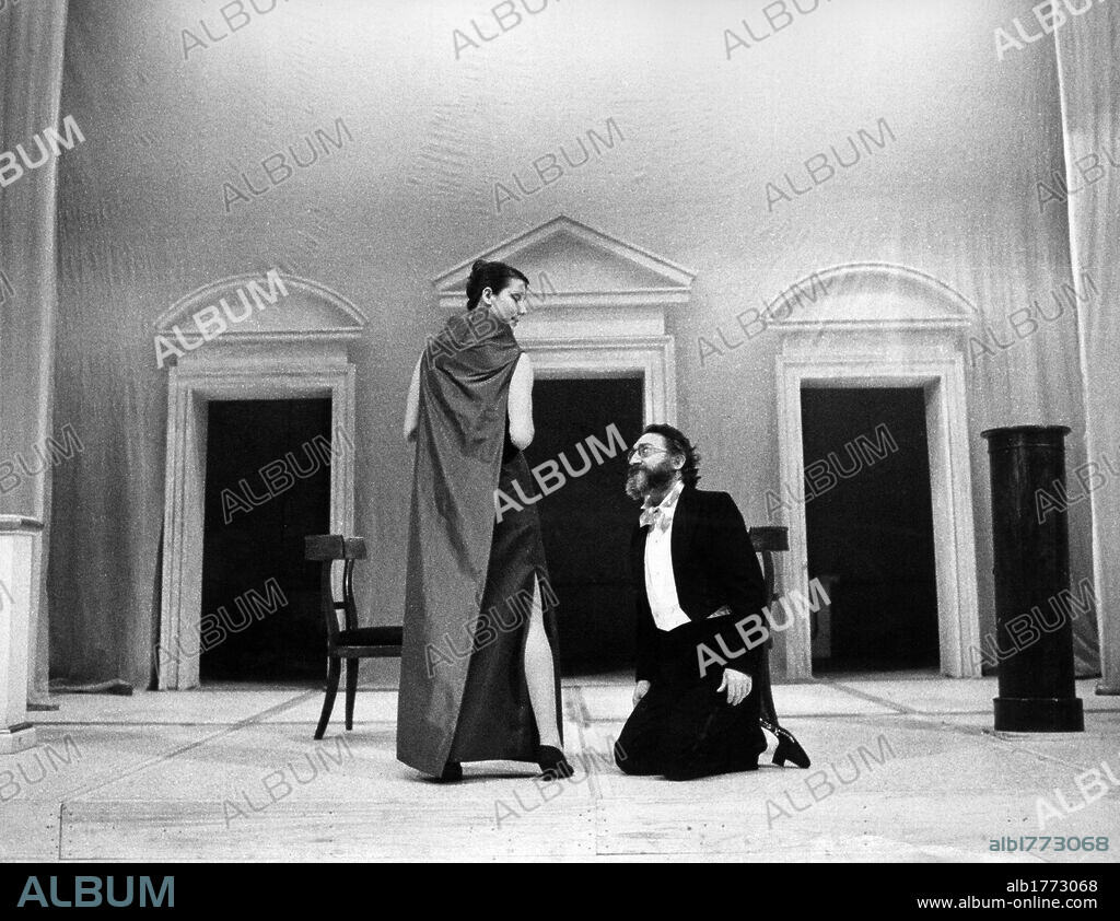 Franco Parenti and Simona Caucia on stage. The Italian actors Franco Parenti and Simona Caucia acting in the comedy The Misanthrope (Le Misanthrope ou l'Atrabilaire amoureux) directed by Franco Parenti himself. Italy, 1977.