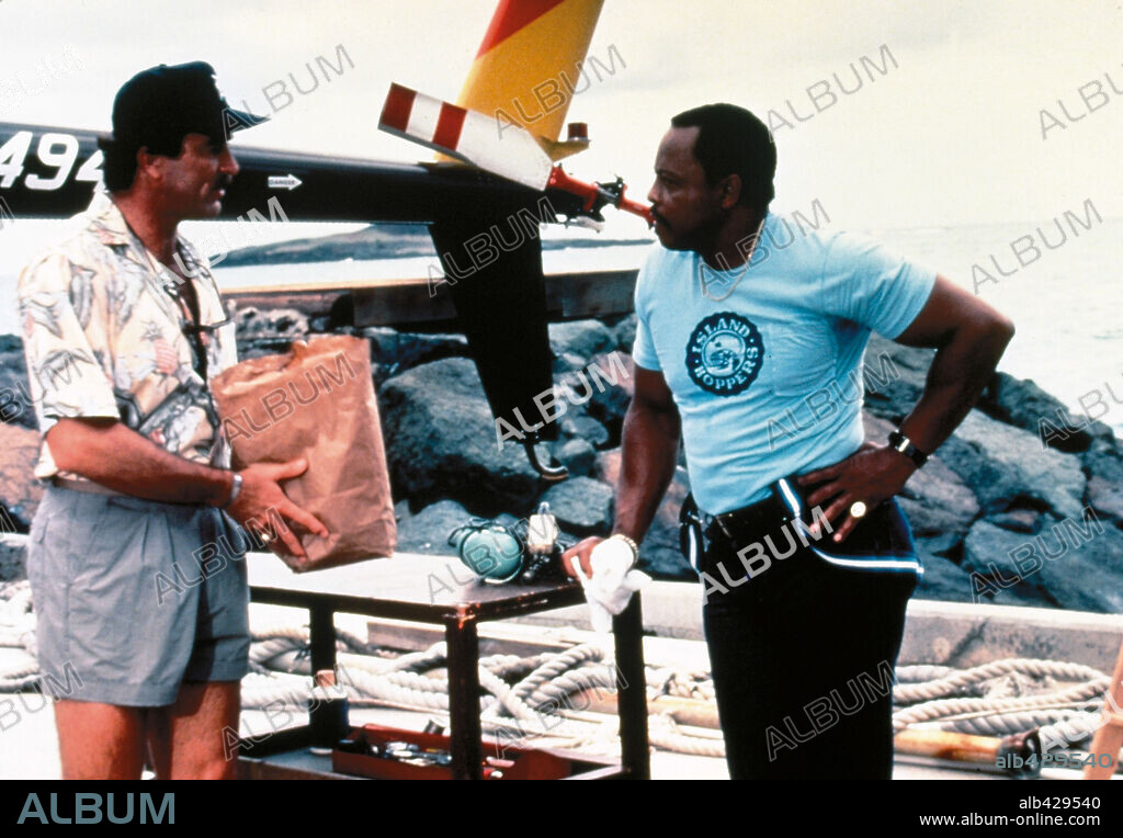 ROGER. E. MOSLEY und TOM SELLECK in MAGNUM, P. I., 1980. Copyright UNIVERSAL TV.