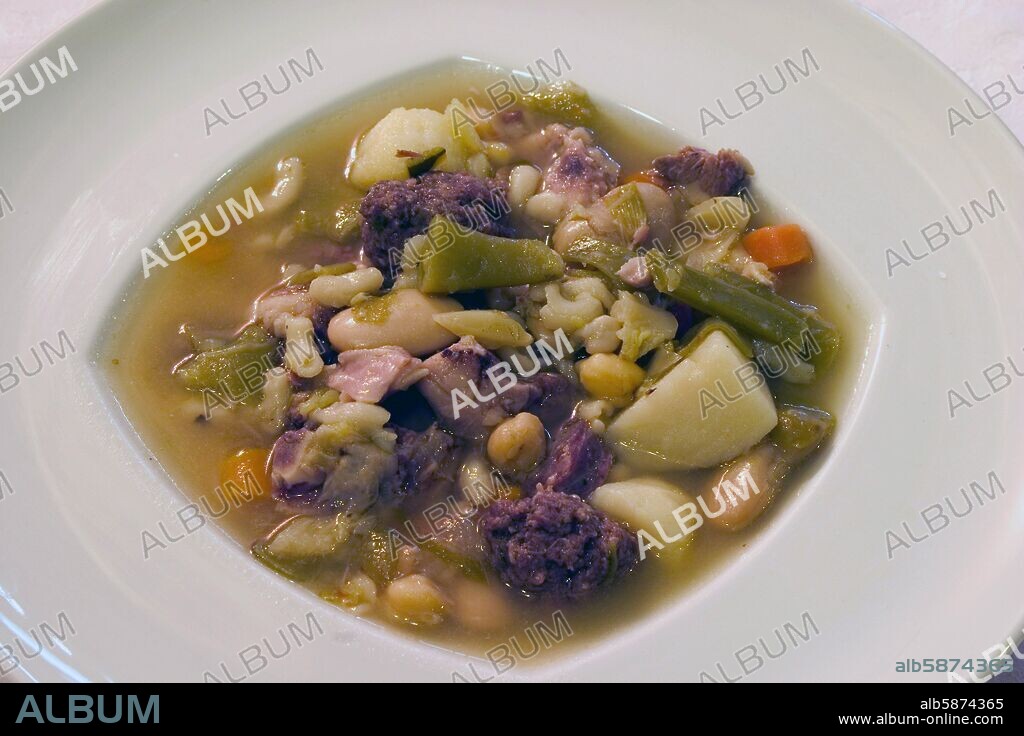 Vielha / La Vall d'Aràn; plato de "olla aranesa" (carácterístico de cocina popular aranesa).