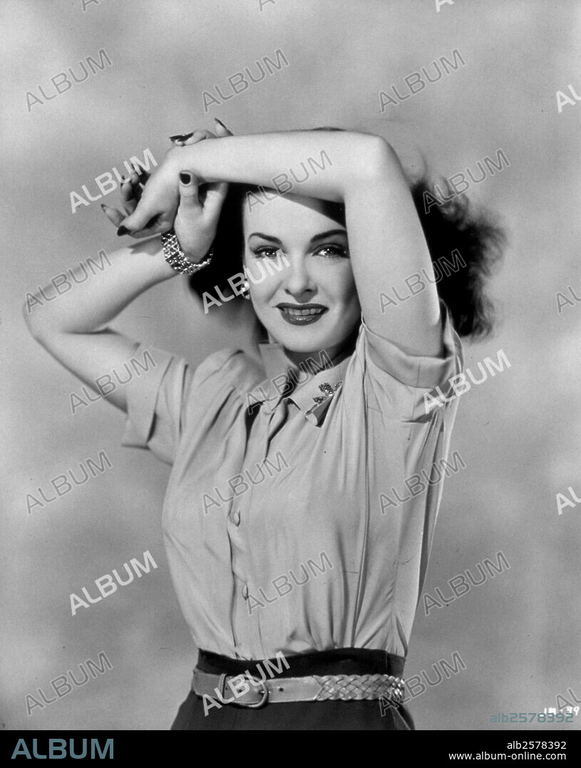 JOAN BENNETT and ERNEST HEMINGWAY. JOAN BENNETT in THE MACOMBER AFFAIR, 1947, directed by ZOLTAN KORDA. Copyright UNITED ARTISTS.