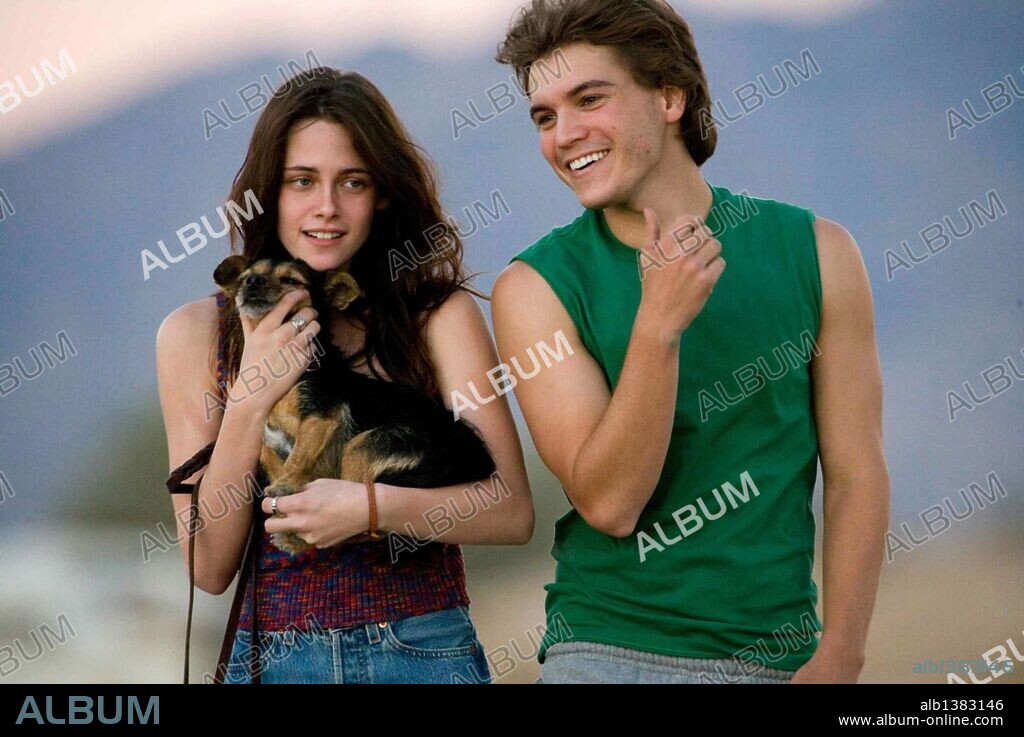 EMILE HIRSCH y KRISTEN STEWART en HACIA RUTAS SALVAJES, 2007 (INTO THE WILD), dirigida por SEAN PENN. Copyright PARAMOUNT VANTAGE/RIVER ROAD FILMS/ART LINSON PRODUCTIONS.