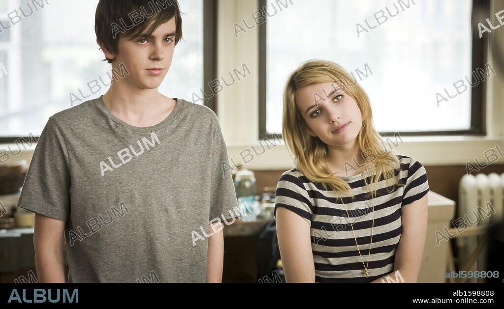 EMMA ROBERTS and FREDDIE HIGHMORE in THE ART OF GETTING BY, 2011. Copyright ATLANTIC PICTURES.