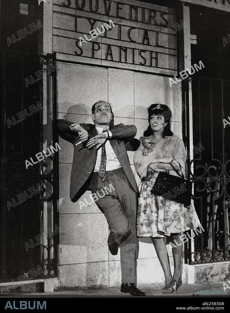 JOSE LUIS LOPEZ VAZQUEZ in EL CALIDO VERANO DEL SR. RODRIGUEZ, 1965, directed by PEDRO LAZAGA. Copyright ATLANTIDA FILMS.