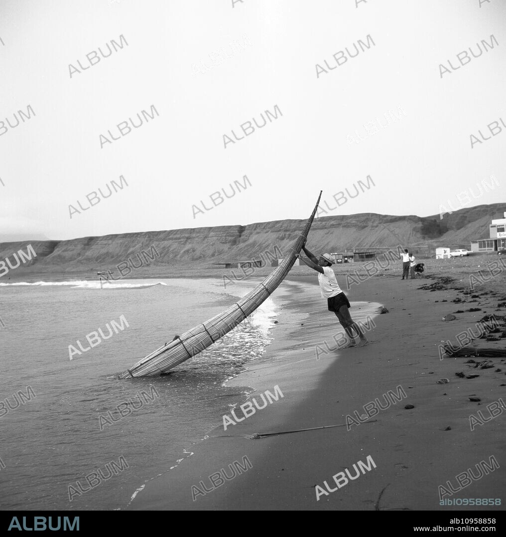 Straw boats at the Pacific coast of Trujillo, Peru 1960s.
