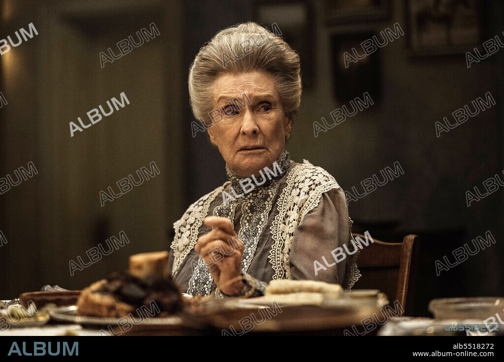 CLORIS LEACHMAN in AMERICAN GODS, 2017, directed by BRYAN FULLER. Copyright STARZ.