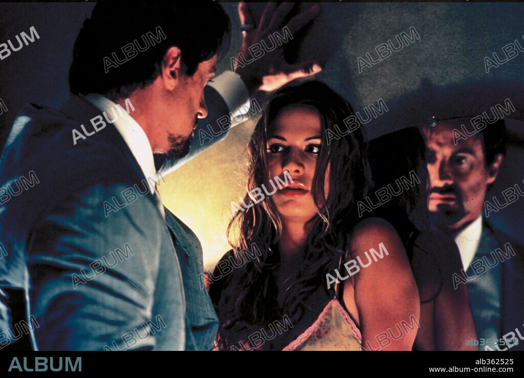 LEIGH RACHAEL COOK and SYLVESTER STALLONE. RACHAEL LEIGH COOK and SYLVESTER STALLONE in GET CARTER, 2000, directed by STEPHEN T. KAY. Copyright MORGAN CREEK / LEDERER, JOE.