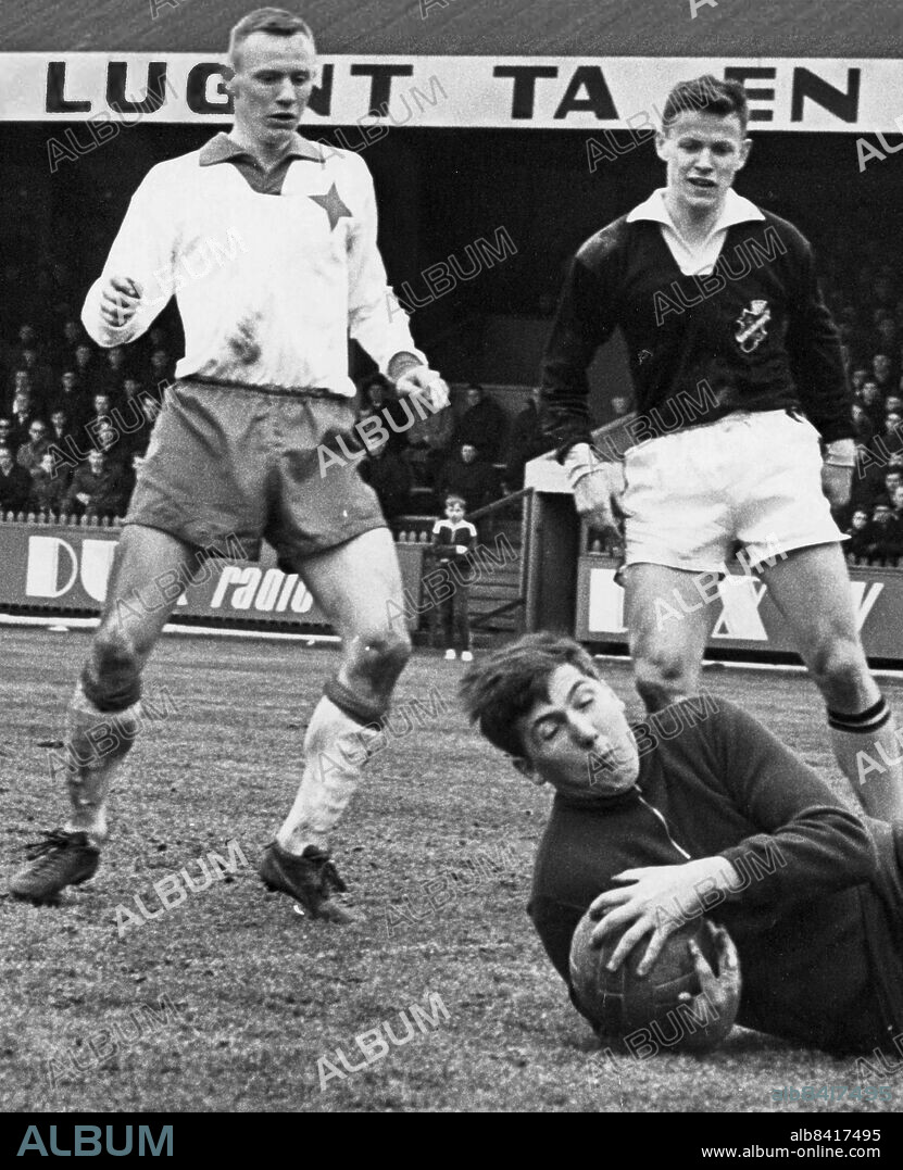 1965-04-11. Björn Nordqvist, IFK Norrköping. Roland Andersson, IFK och Lasse Sjöström, AIK. Div. 1.. Foto: Lasse Olsson / DN / TT / Kod: 45. ** SvD OUT **.