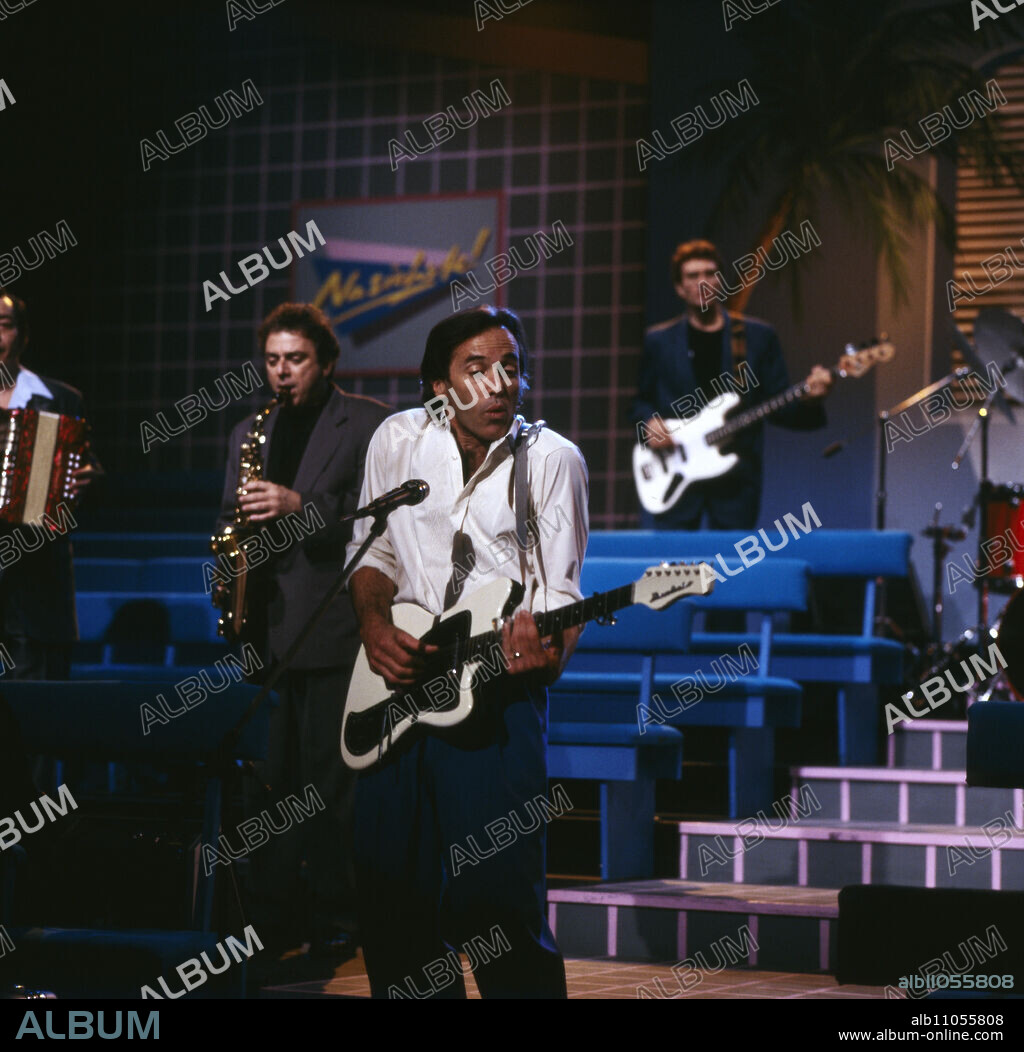 Ry Cooder, American musician, slide-guitarist, singer and composer, at a ZDF TV performance, program: Na seheste, 1988. Ry Cooder, American musician, slide-guitarist, singer and composer, ZDF TV performance: Na seheste, 1988.