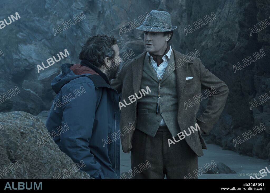 CHRIS O'DOWD and RUPERT EVERETT in MISS PEREGRINE'S HOME FOR PECULIAR CHILDREN, 2016, directed by TIM BURTON. Copyright CHERNIN ENTERTAINEMENT/ ST. PETERSBURG CLEARWATER FILM COMMI.