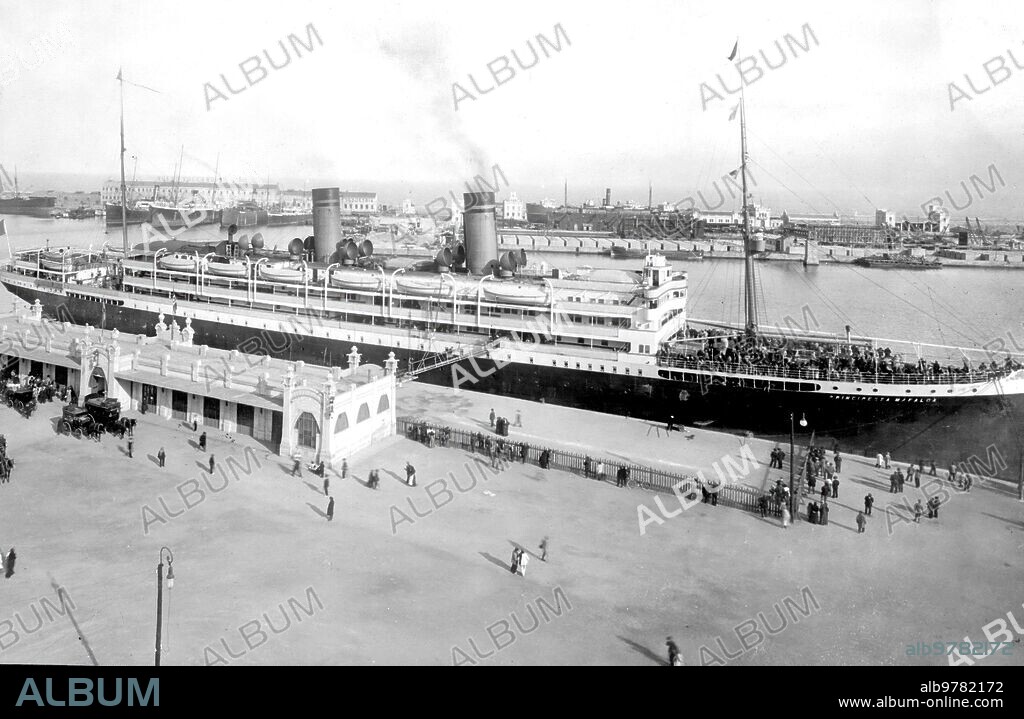 1920. Un Trasanlantico Italiano "Principessa Mafalda" del que se Dice que se ha Hundido por haber Chocado con una mina.