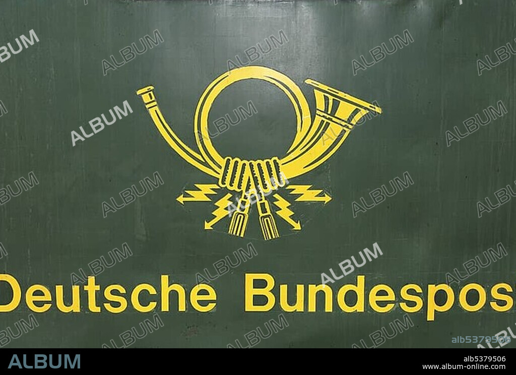 Historic wagon of the German Federal Mail with old post horn logo, circa 1960, Germany, Europe.