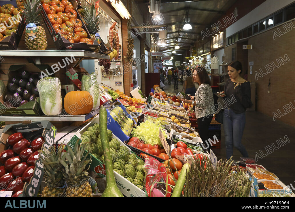 Sevilla, 05/12/2017. Mercados de Sevilla. En la Imagen, el mercado de Triana. Foto: Raúl doblado Archsev.