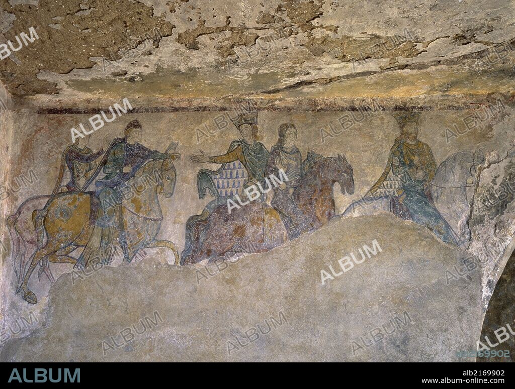 Royal procession, Giovanni Senza Terra, his wife Isabella of Angouleme, Eleanor of Aquitaine and two Squires (13th century), fresco, Chapel of St Radegund, Chinon, Centre, France.