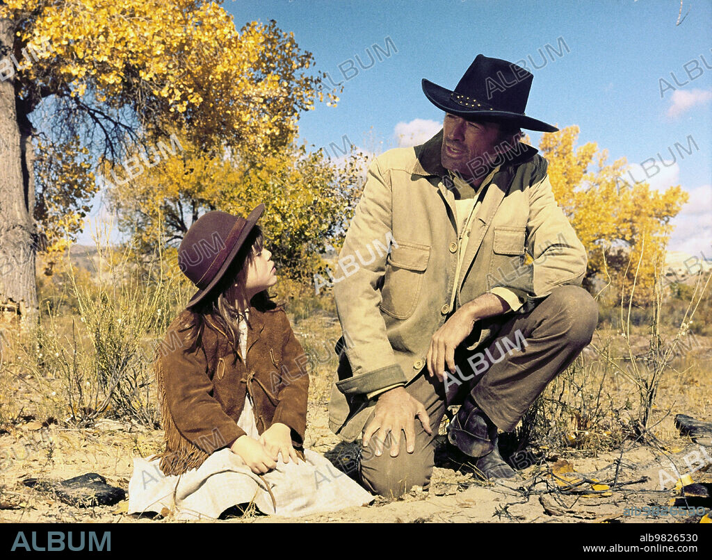 DAWN LYN y GREGORY PECK en CIRCULO DE FUEGO, 1971 (SHOOT OUT), dirigida por HENRY HATHAWAY. Copyright UNIVERSAL PICTURES.