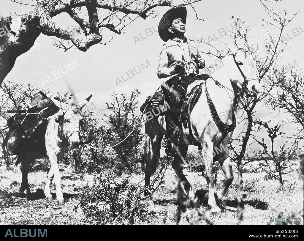 CANTINFLAS in WITH MY GUNS, 1968 (POR MIS PISTOLAS), directed by MIGUEL M. DELGADO. Copyright POSA FILMS, S.A.