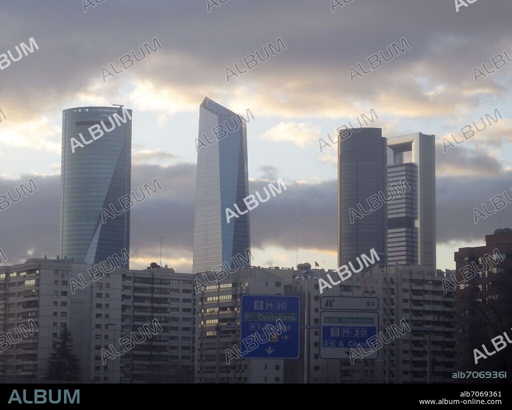TORRES DEL PARQUE EMPRESARIAL CUATRO TORRES BUSINES AREA - CTBA - EN LA ANTIGUA CIUDAD DEPORTIVA DEL REAL MADRID- 2009.