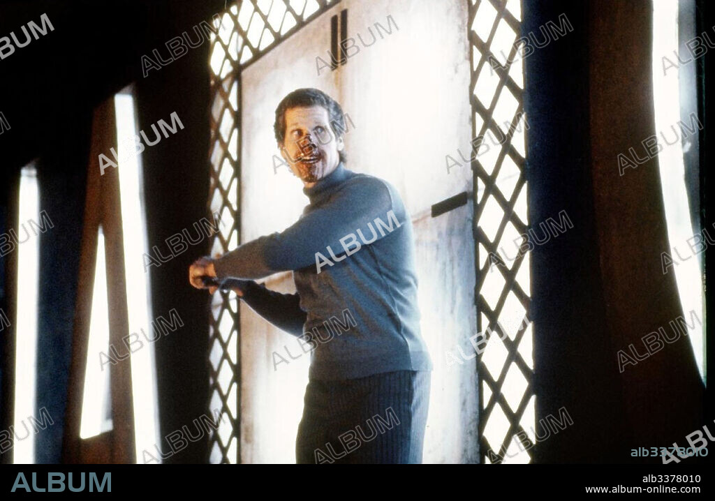 CRONOS, 1993, dirigida por GUILLERMO DEL TORO. Copyright PRIME FILMS.