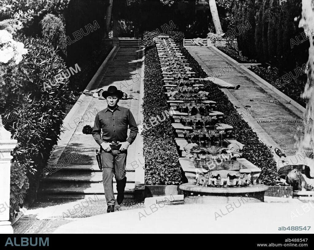 YUL BRYNNER en ALMAS DE METAL, 1973 (WESTWORLD), dirigida por MICHAEL CRICHTON. Copyright M.G.M.