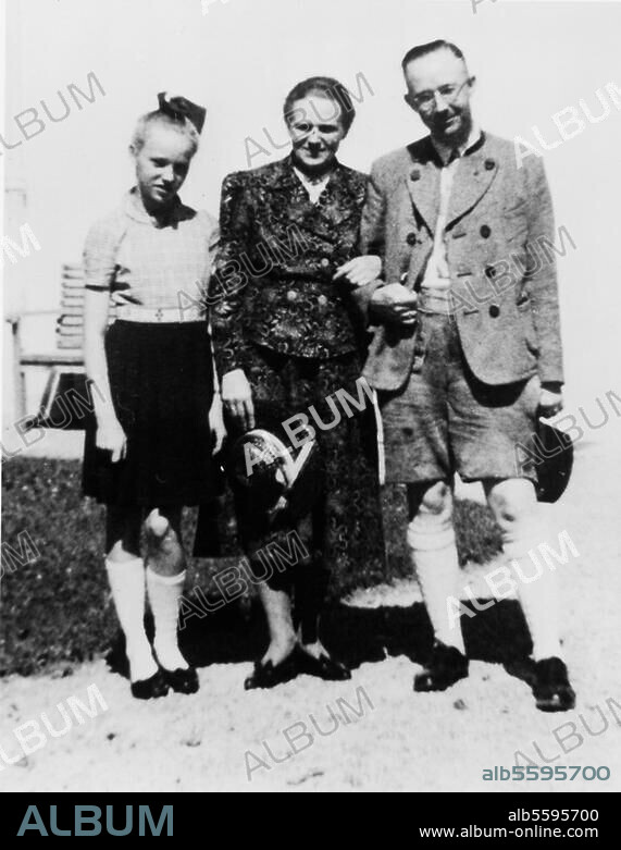 Himmler, Heinrich, Politiker (NSDAP), München 7.10.1900 - (Selbstmord) nahe Lüneburg 23.5.1945. Himmler mit Ehefrau und Tochter Gudrun (nachmals verehel. Burwitz, München). Foto.