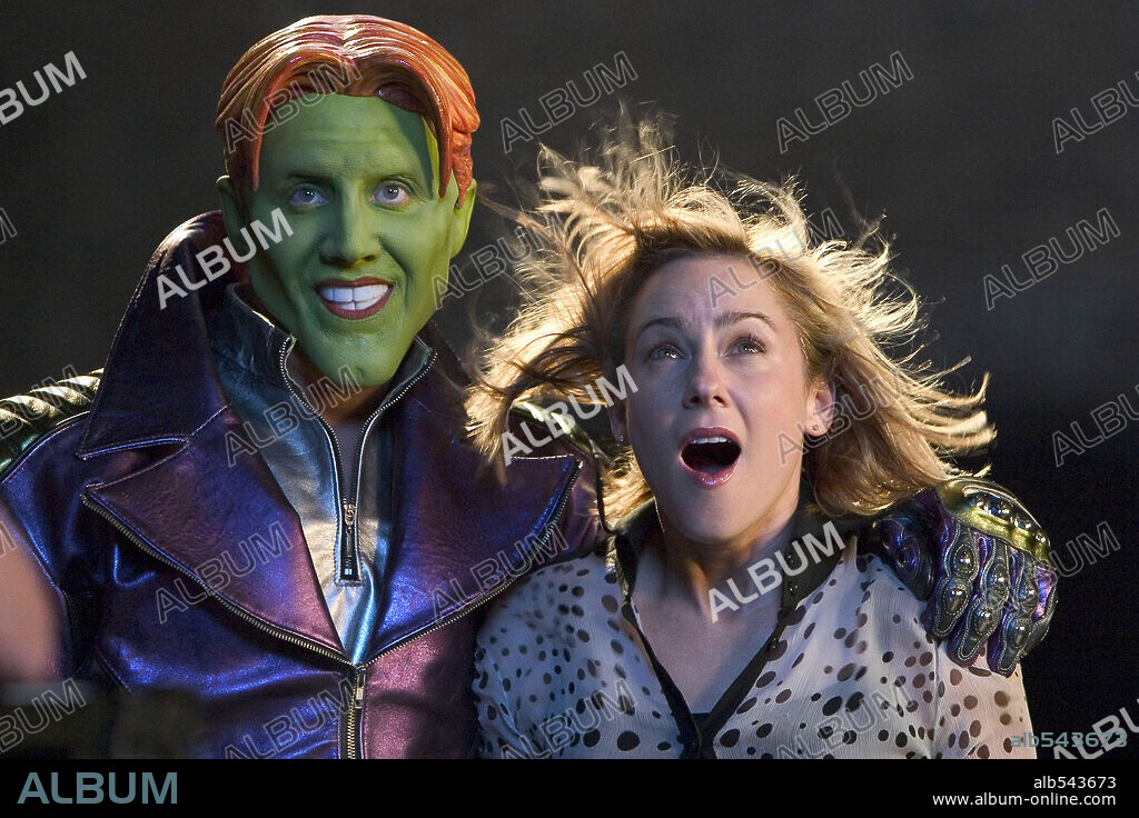 JAMIE KENNEDY and TRAYLOR HOWARD in SON OF THE MASK, 2005, directed by LAWRENCE GUTERMAN. Copyright NEW LINE CINEMA / VALITUTTI, VINCE.