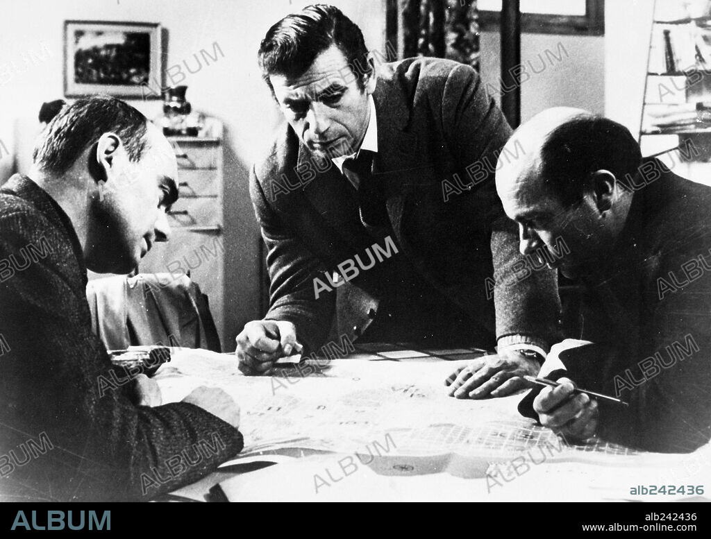 YVES MONTAND in THE WAR IS OVER, 1966 (LA GUERRE EST FINIE), directed by ALAIN RESNAIS. Copyright SOFRACIMA / EUROPA FILM.
