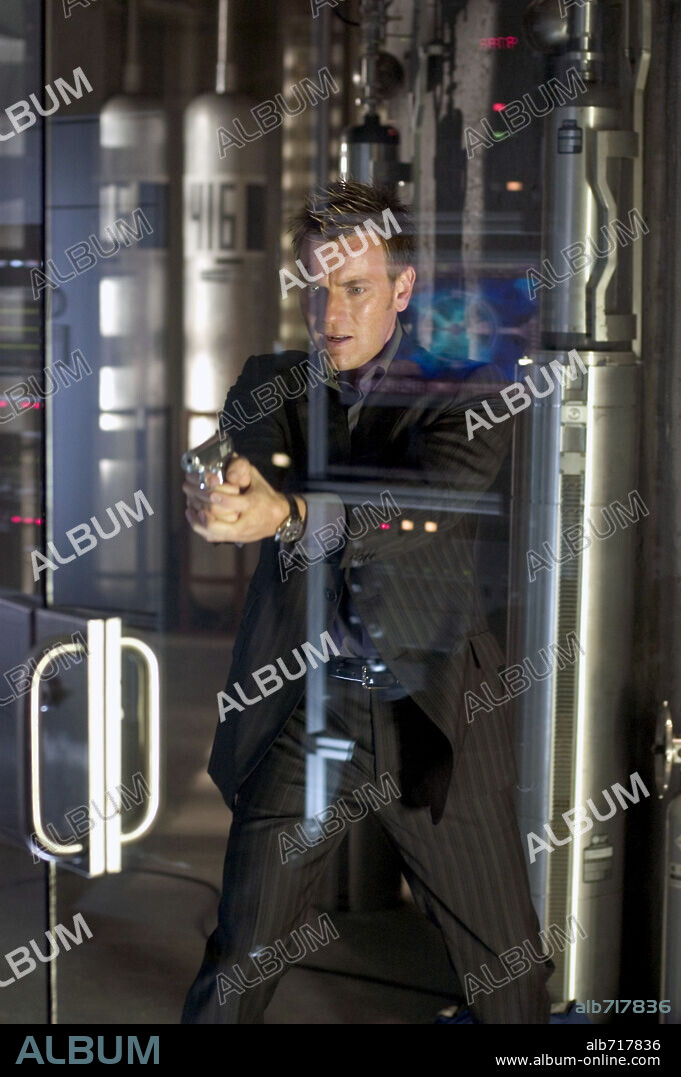 EWAN McGREGOR in THE ISLAND, 2005, directed by MICHAEL BAY. Copyright DREAMWORKS / MORTON, MERRICK.