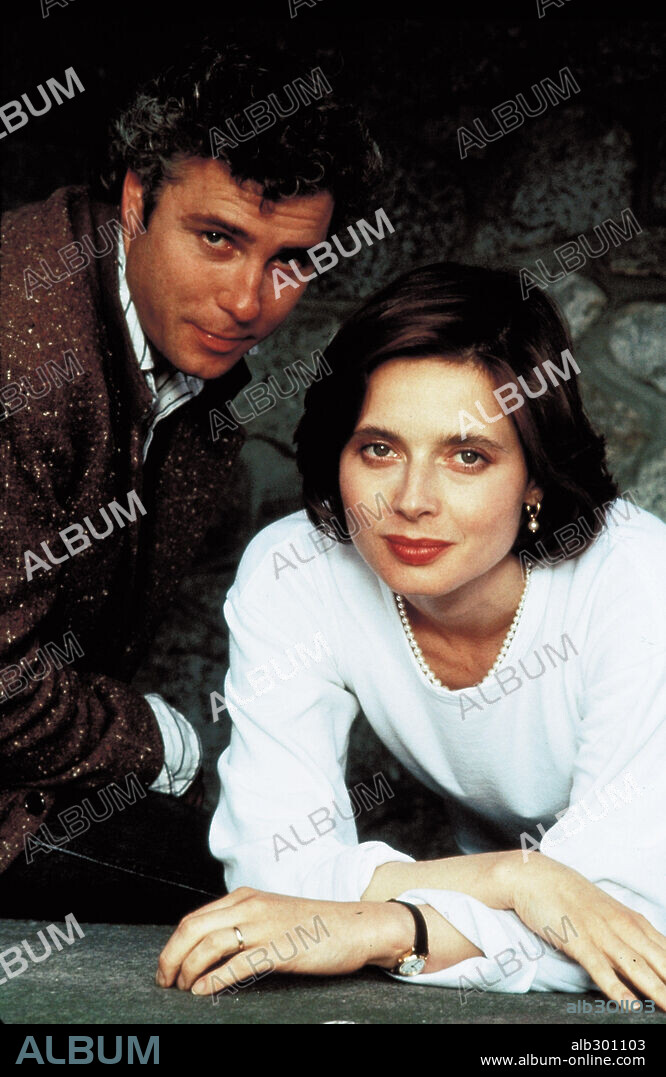 ISABELLA ROSSELLINI and WILLIAM PETERSEN in COUSINS, 1989, directed by JOEL SCHUMACHER. Copyright PARAMOUNT PICTURES.