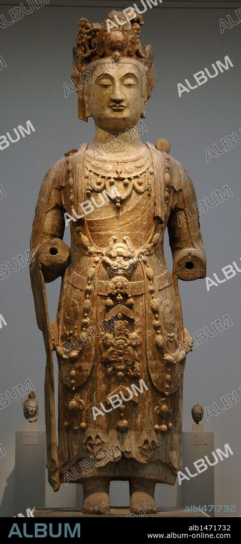 ESTATUA DE BODHISATTVA DE PIE. Dinastía Qi del Norte (550-577). Procede de la Provincia de Shanxi (China). S. VI. Museo Metropolitano de Arte. Nueva York. Estados Unidos.