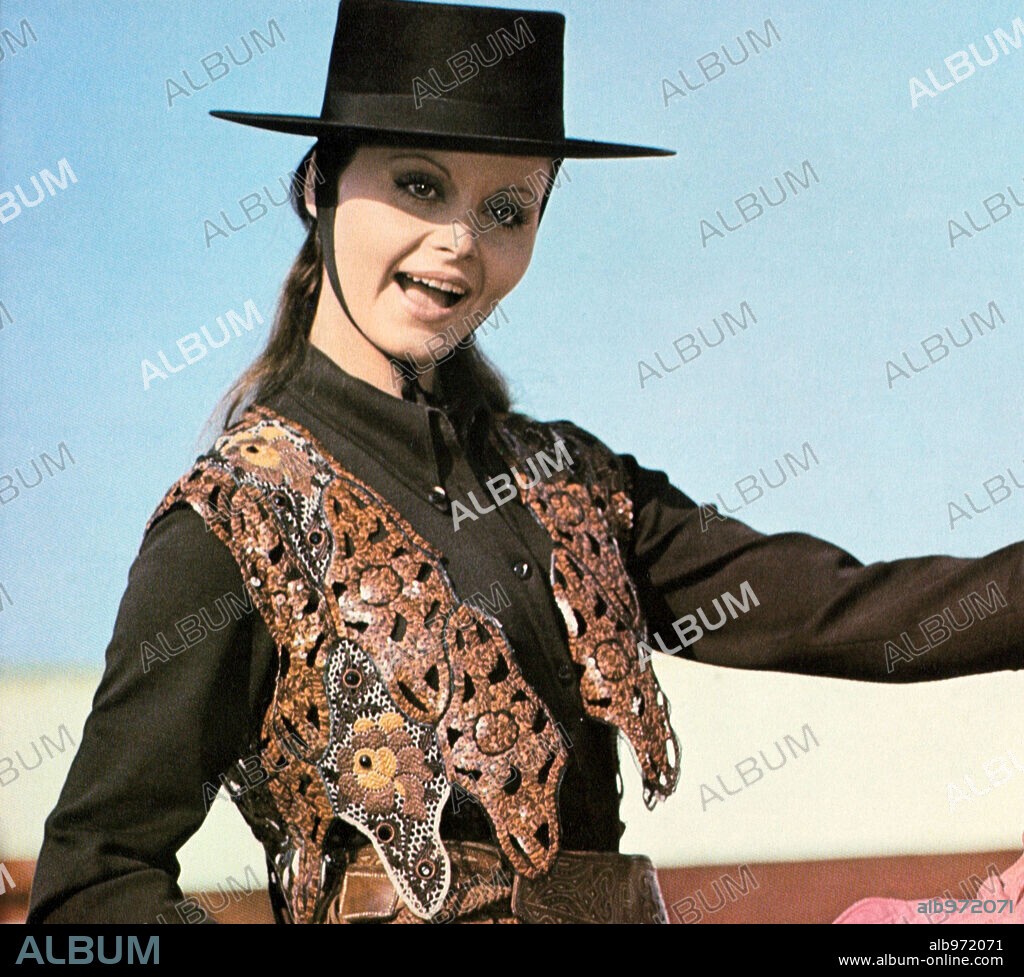 ROCIO DURCAL in LA NOVICIA REBELDE, 1971.