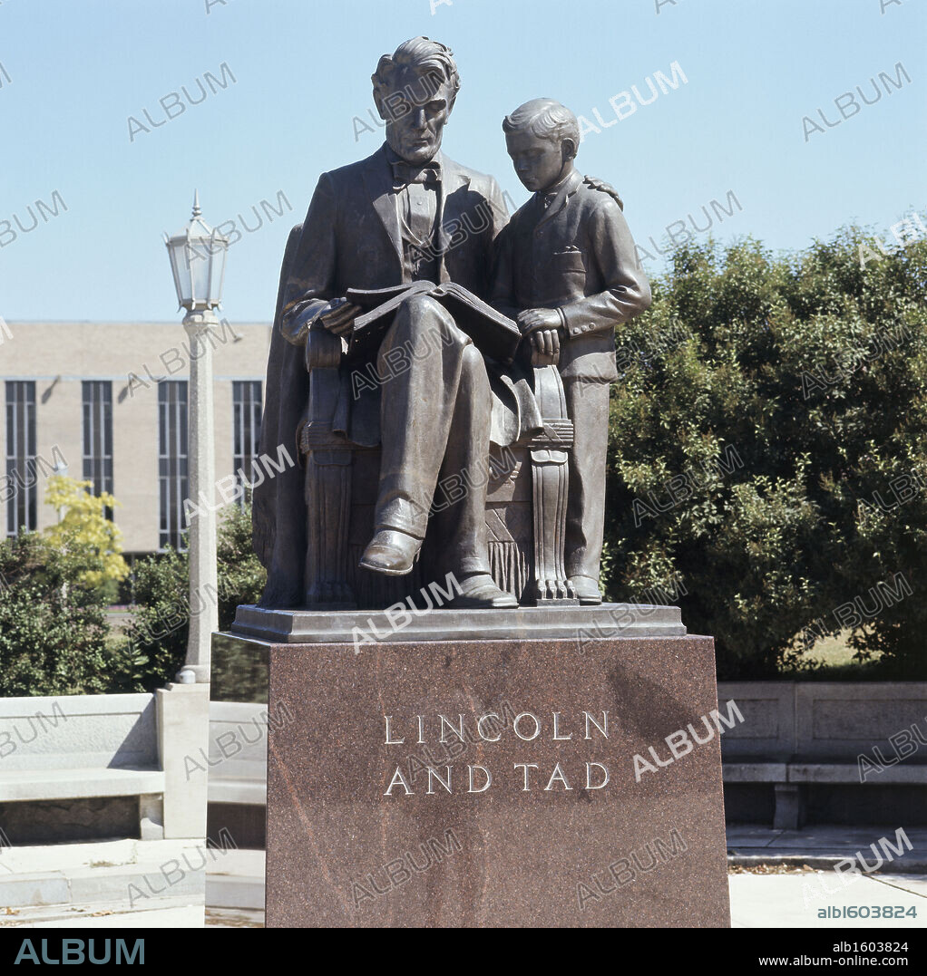 FRED AND MABEL TORREY. Lincoln And Tad Sculpture by Fred Torrey and Mabel Landrum Torrey.