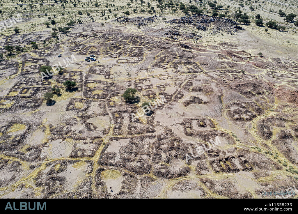 Aerial of the former Tuareg capital of Agadez, Air Mountains, Niger, Africa.